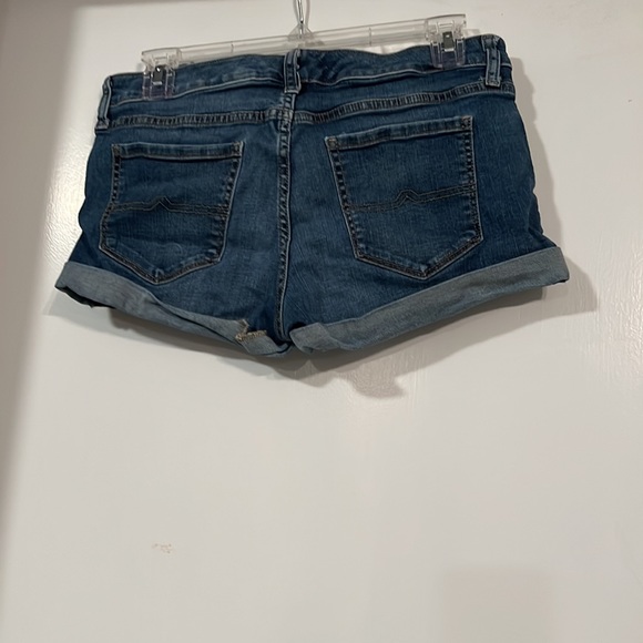 Arizona Jean Company distressed denim jean shorts for juniors. Sz 9 - Picture 6 of 7